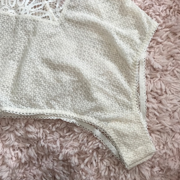 VS Crochet Lace Scoop Neck Teddy! - Picture 6 of 6